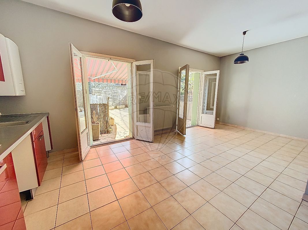 Maison à vendre, 9 pièces - Nîmes 30900