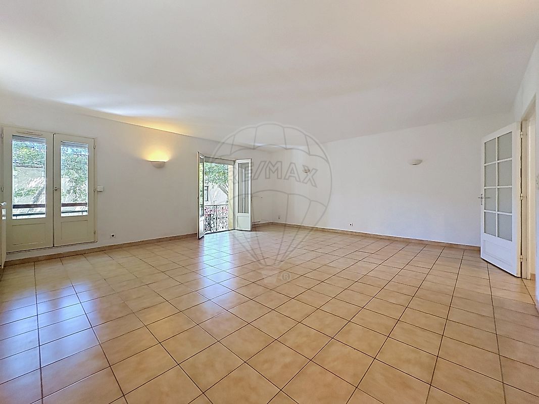 Maison à vendre, 9 pièces - Nîmes 30900