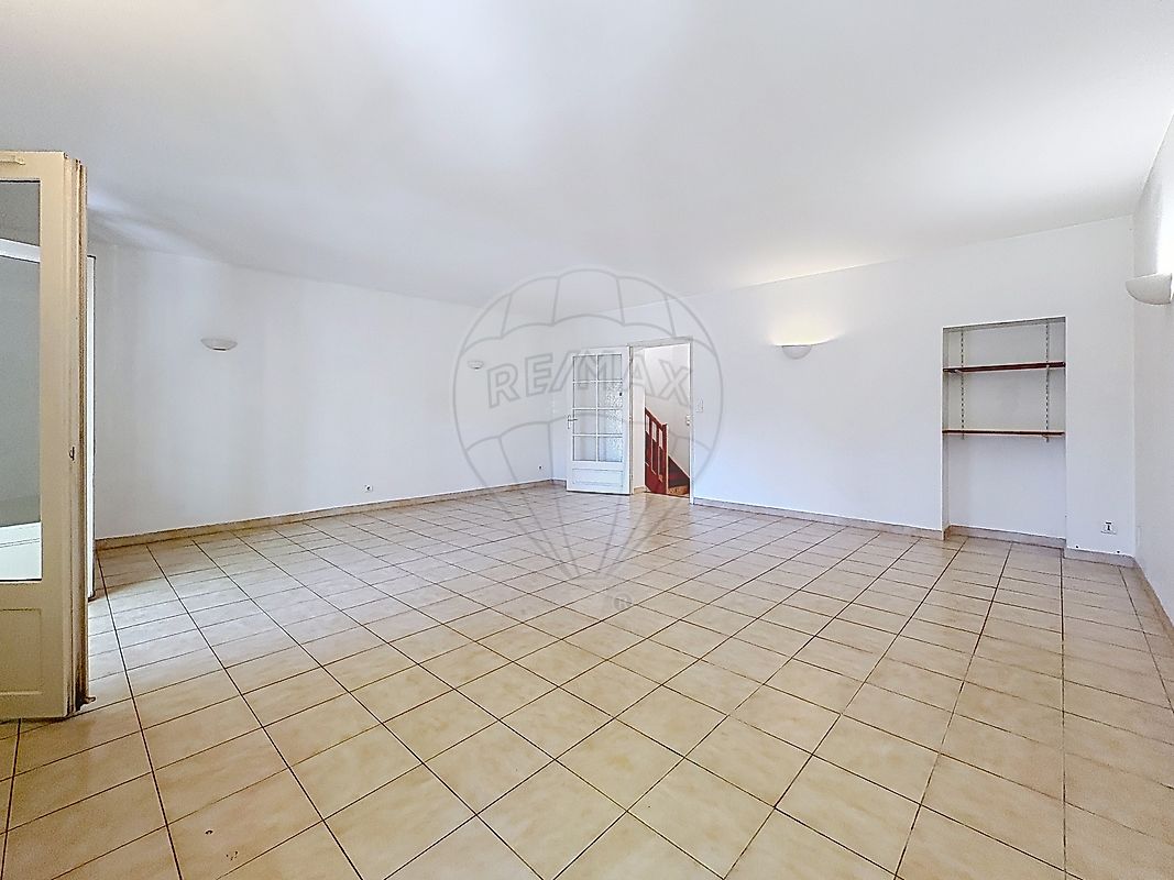 Maison à vendre, 9 pièces - Nîmes 30900