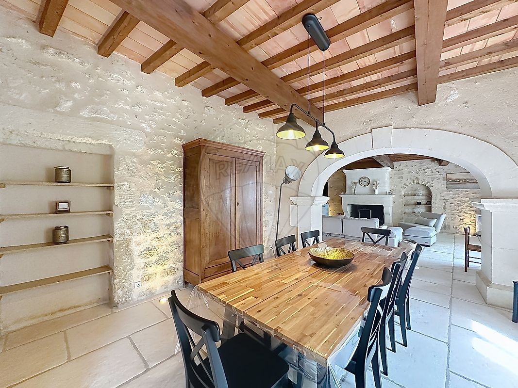Maison à louer, 10 pièces - Saint-Hilaire-d'Ozilhan 30210