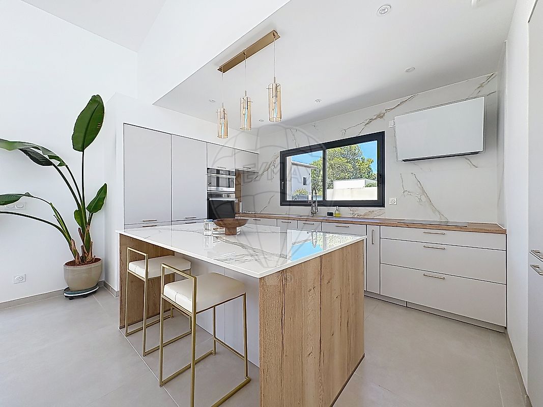 Maison à vendre, 7 pièces - Nîmes 30900
