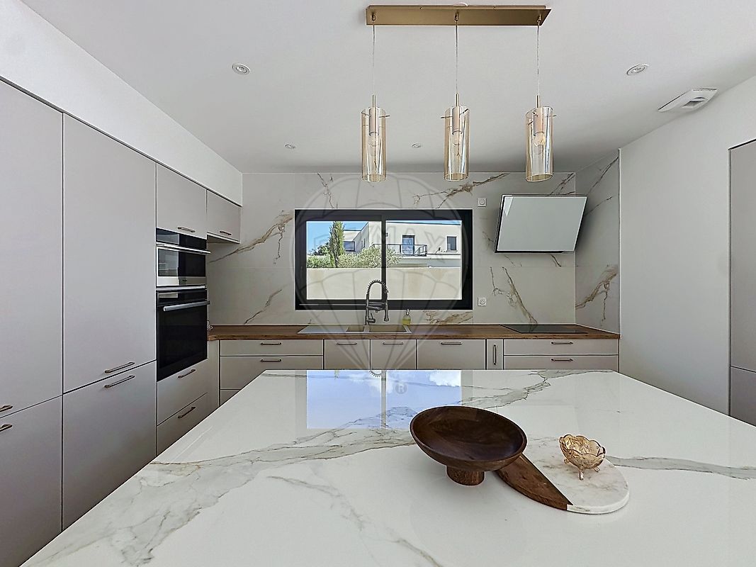 Maison à vendre, 7 pièces - Nîmes 30900