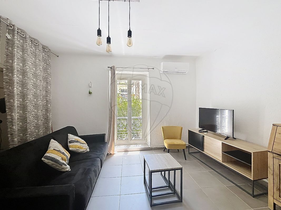 Appartement à louer, 1 pièce - Nîmes 30000