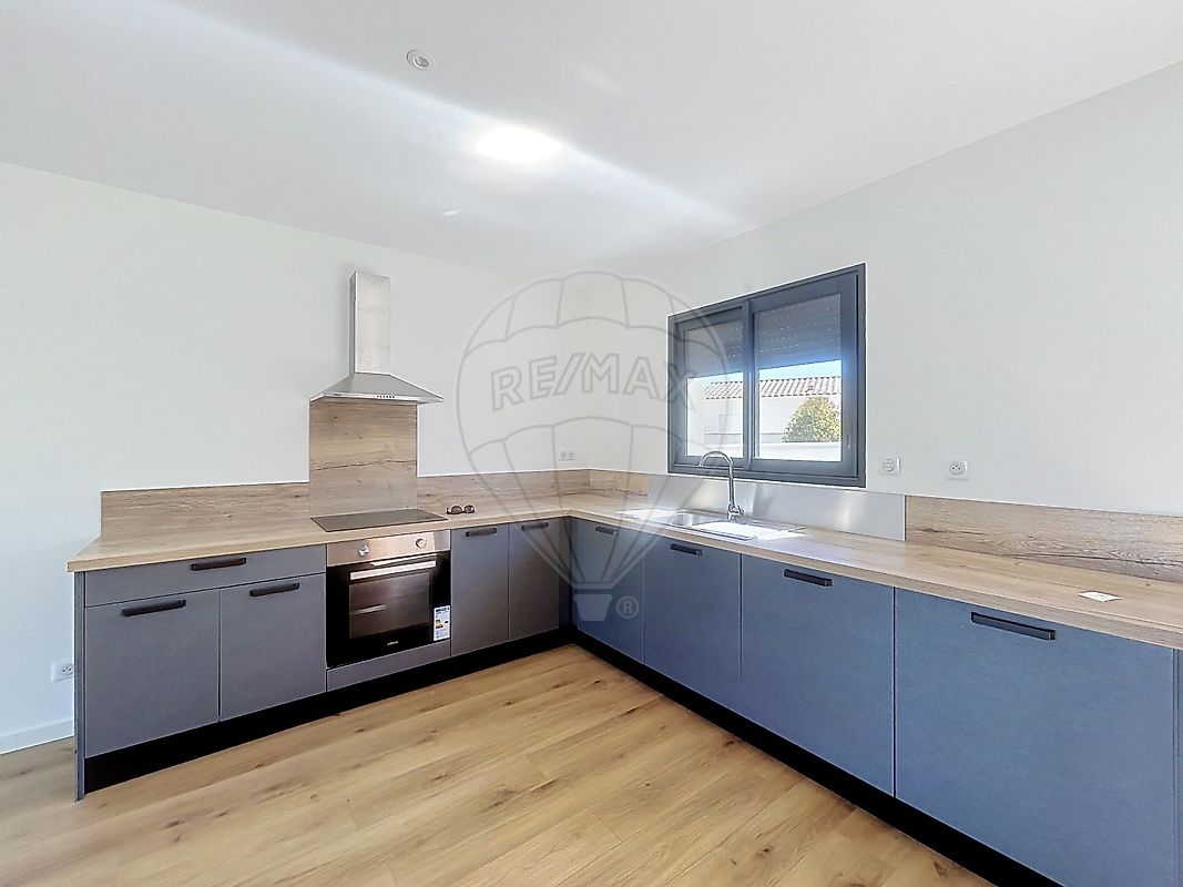 Maison à louer, 5 pièces - Beauvoisin 30640