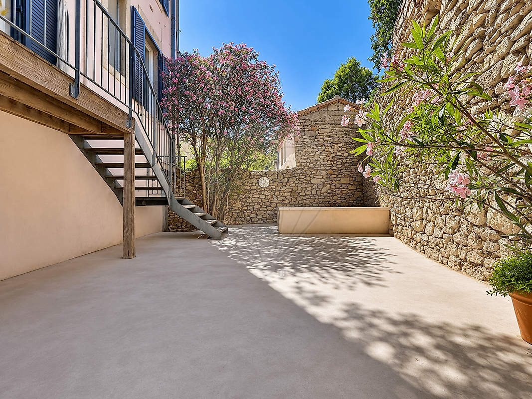 Maison à vendre, 8 pièces - Nîmes 30000