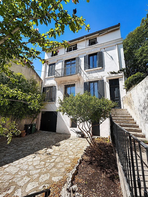 Maison à vendre, 8 pièces - Nîmes 30000