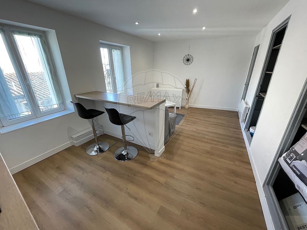 Appartement à louer, 1 pièce - Nîmes 30000