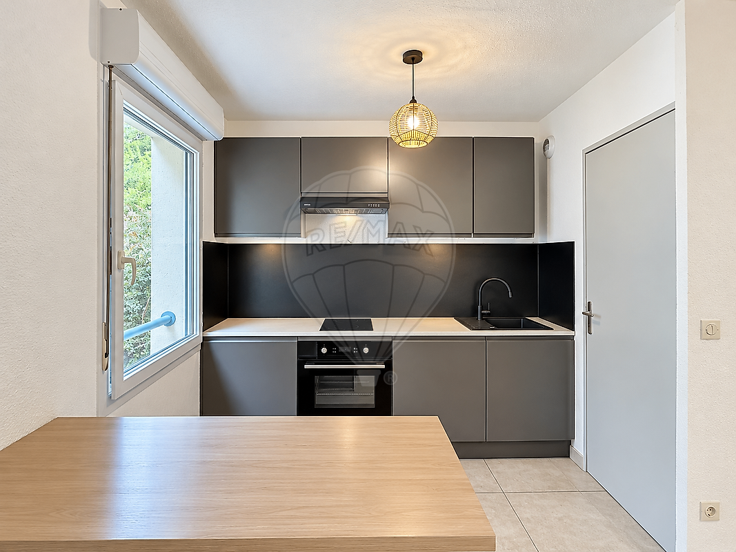 Appartement à louer, 2 pièces - Nîmes 30900