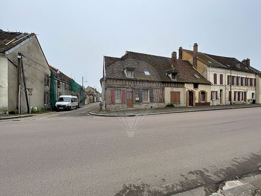 Maison 137 m² · à Villeneuve-l'Archevêque · 137 m² · 60 000 €