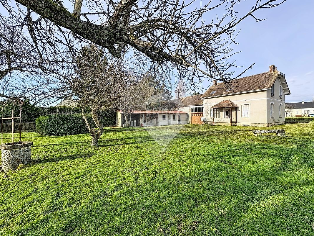 Maison 9 pièces 135 m² · à Fouchères · 135 m² · 95 000 €