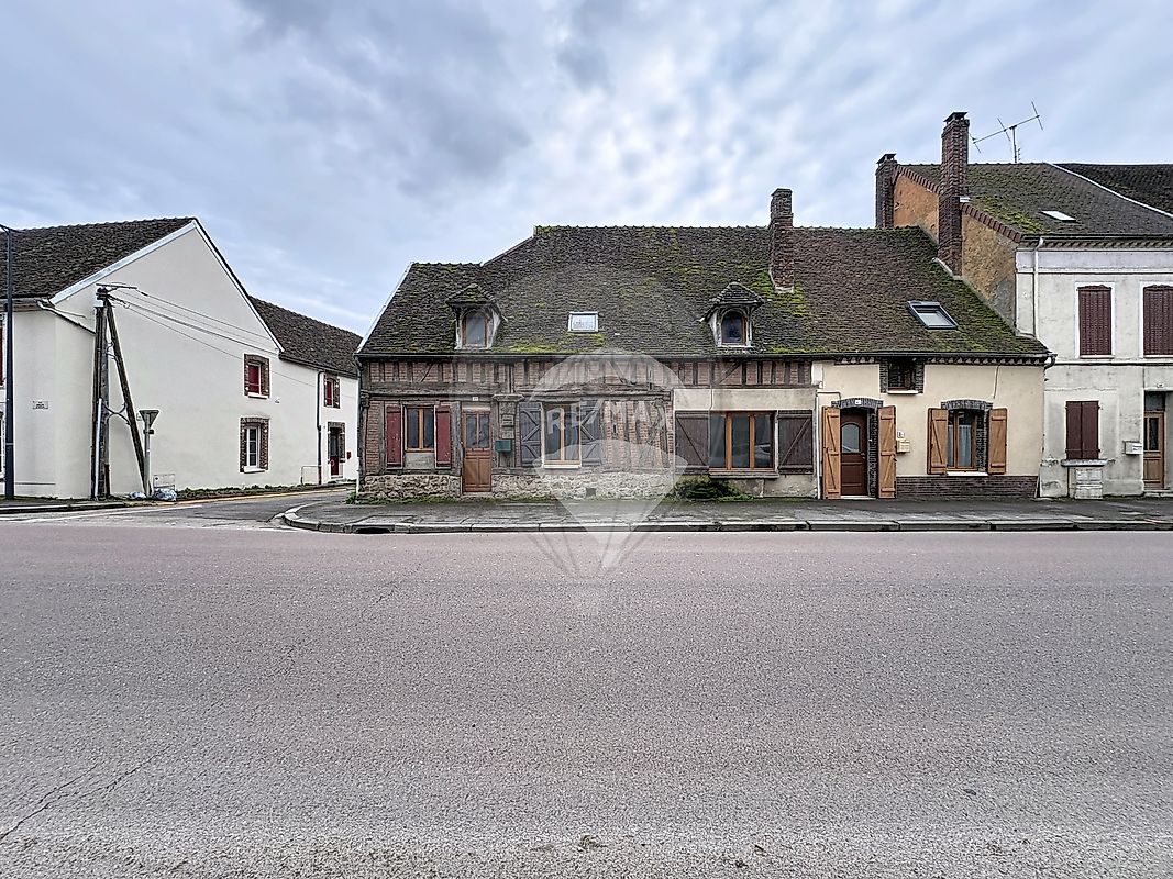 Maison 6 pièces 137 m² · à Villeneuve-l'Archevêque · 137 m² · 66 000 €
