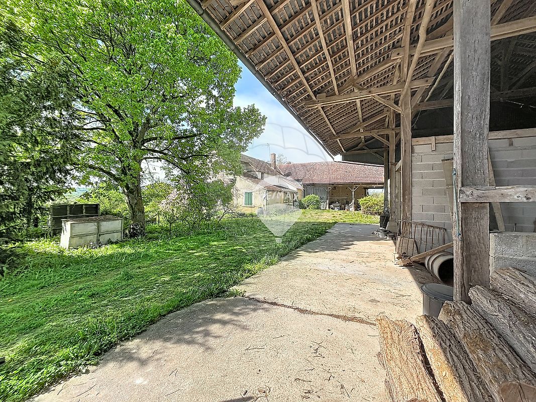 Maison 8 pièces 142 m² · à Pourrain · 142 m² · 181 900 €