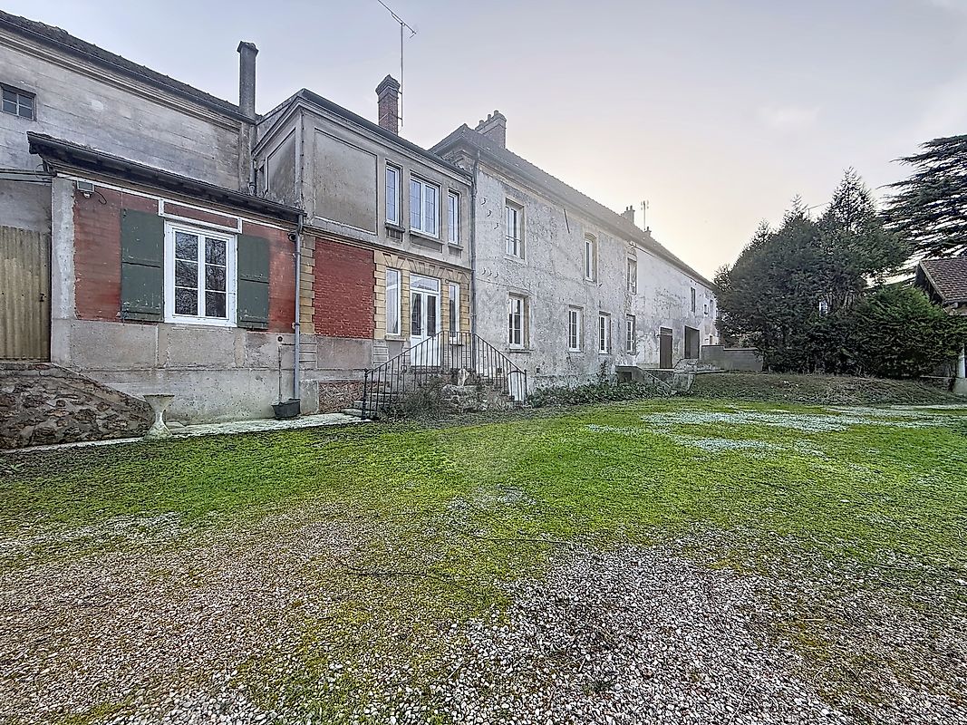 Maison 3 pièces 390 m² · à Saint-Jean-les-Deux-Jumeaux · 390 m² · 632 000 €