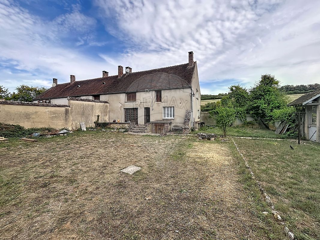 Maison 110 m² · à Les Bordes · 110 m² · 108 000 €