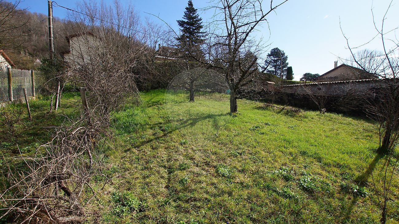 Terrain 840 m² · à Saint-Savin · 150 000 €