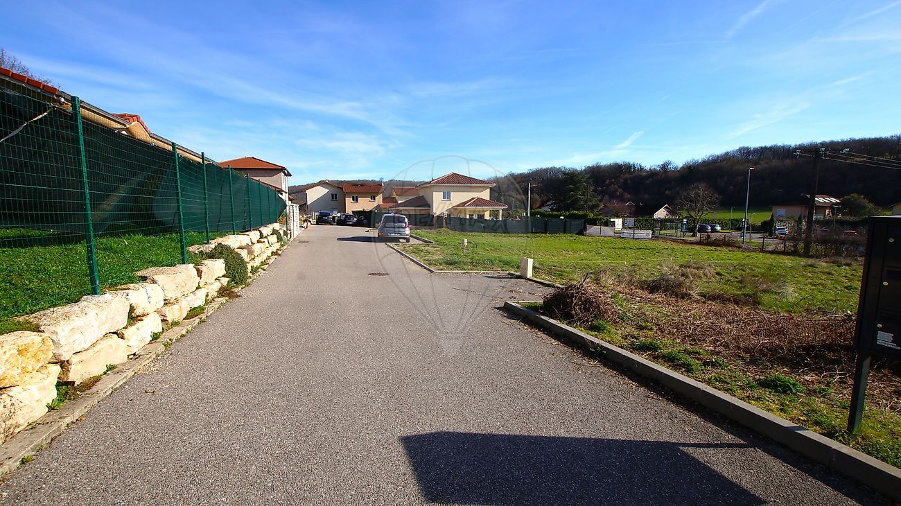Terrain 537 m² · à Panossas · 150 000 €