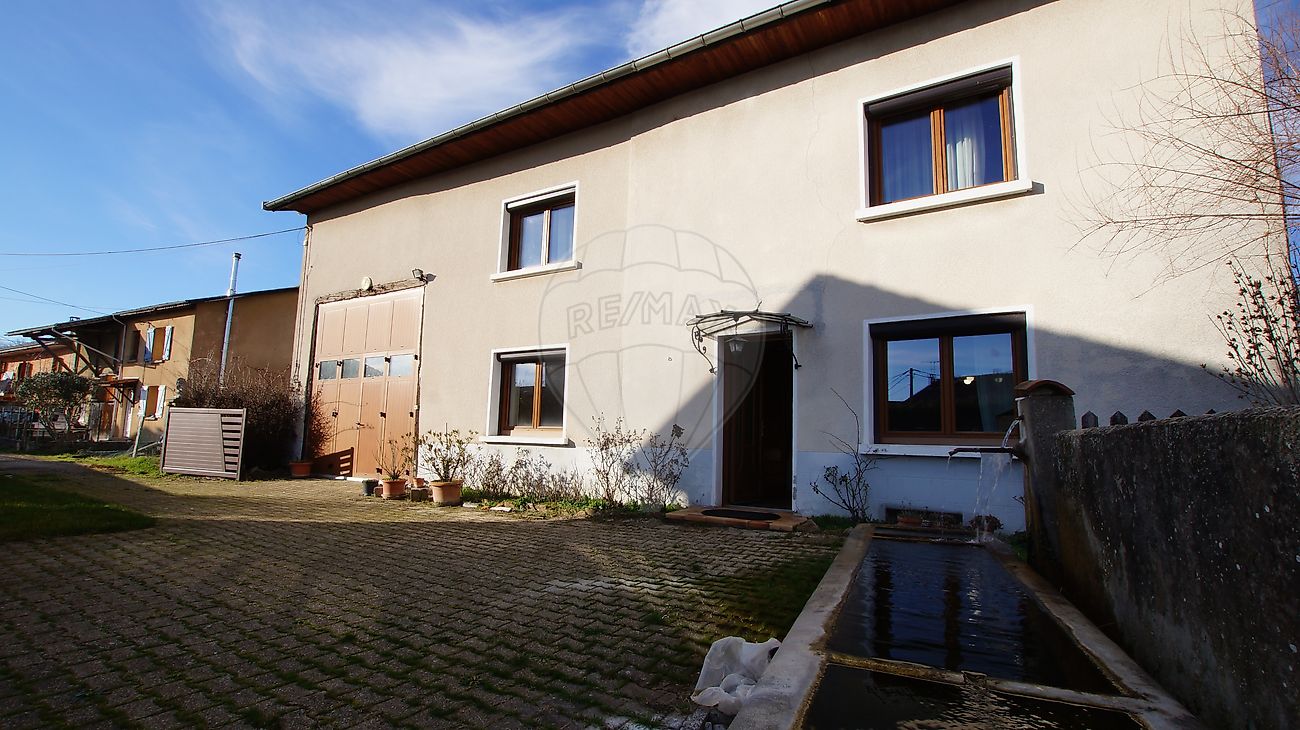 Maison 15 pièces 152 m² · à Sainte-Anne-sur-Gervonde · 152 m² · 265 000 €