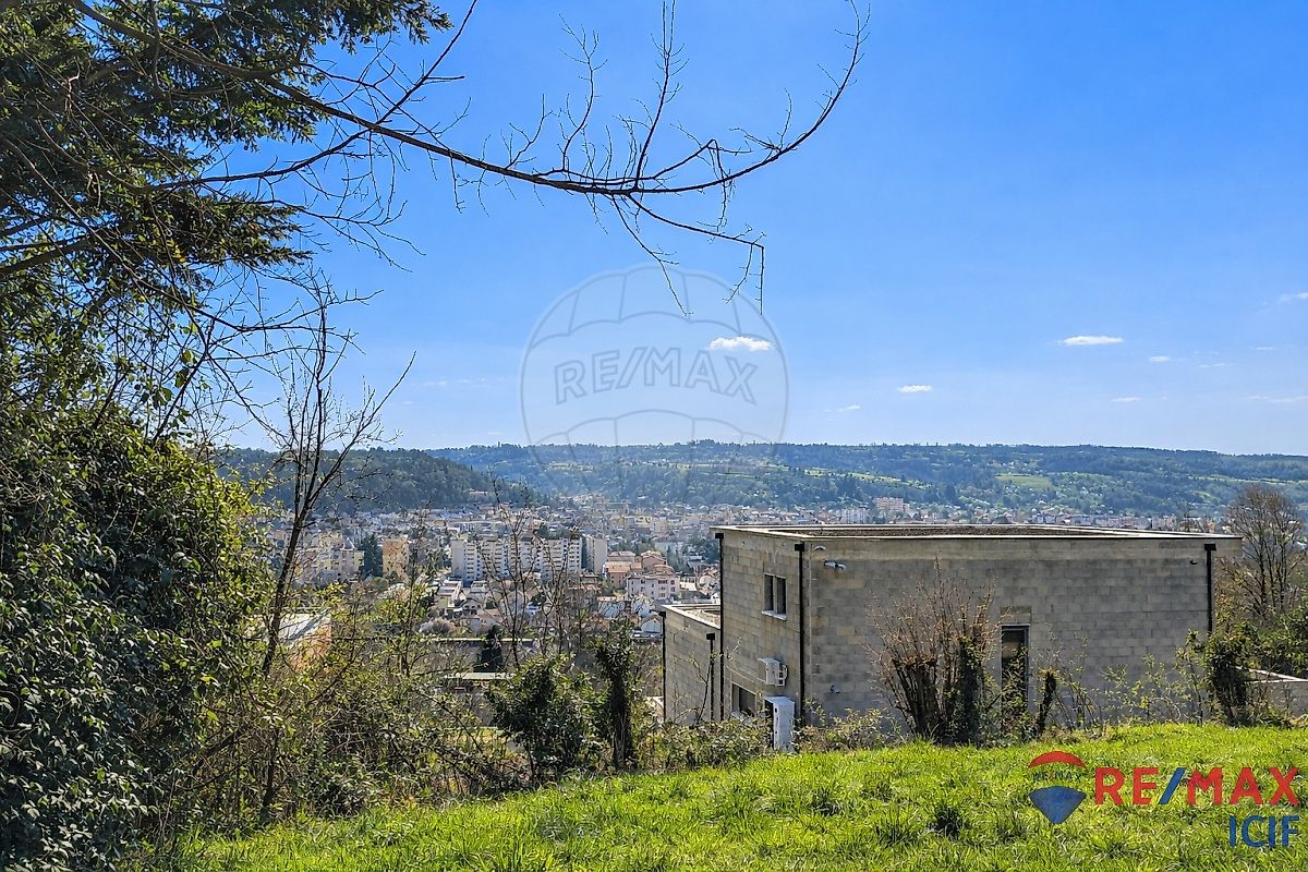 Terrain à vendre - Bourgoin-Jallieu · 119 000 €