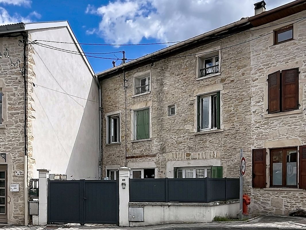 Maison 11 pièces 90 m² · à Saint-Alban-de-Roche · 90 m² · 219 000 €