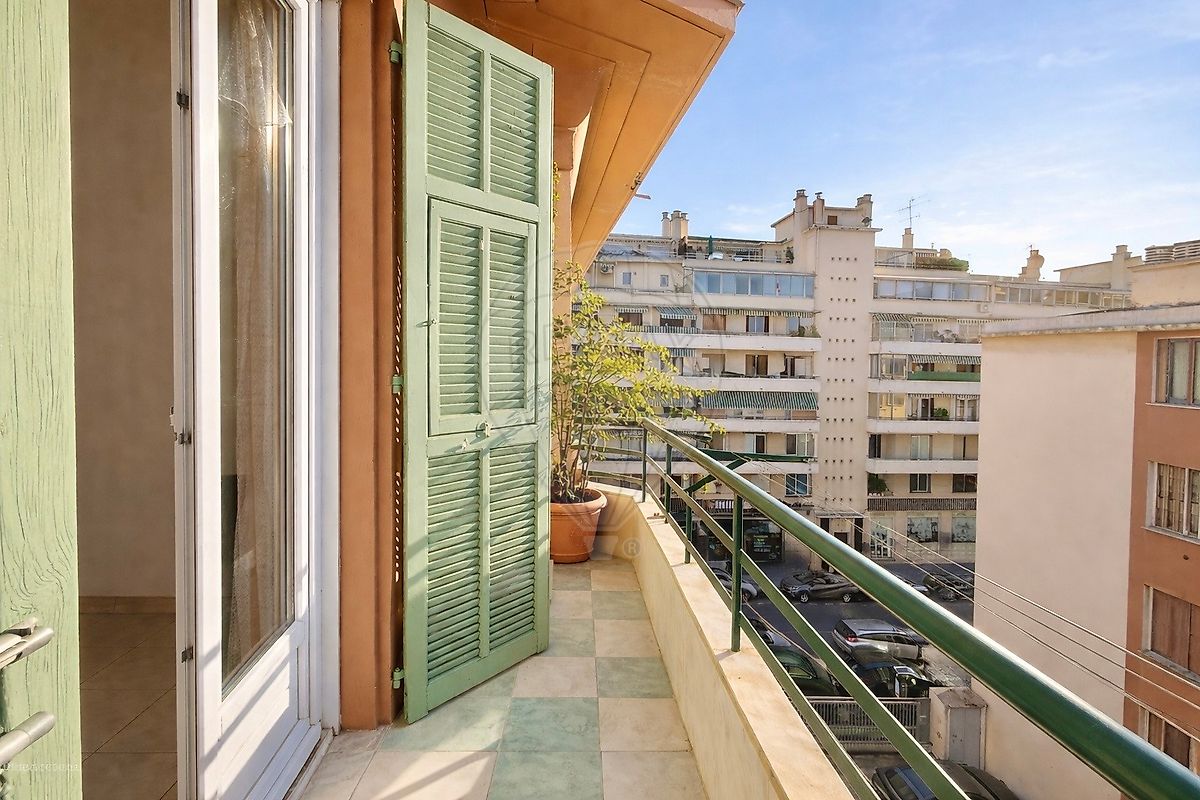 Appartement 9 pièces 61 m² · à Nice · 61 m² · 290 000 €
