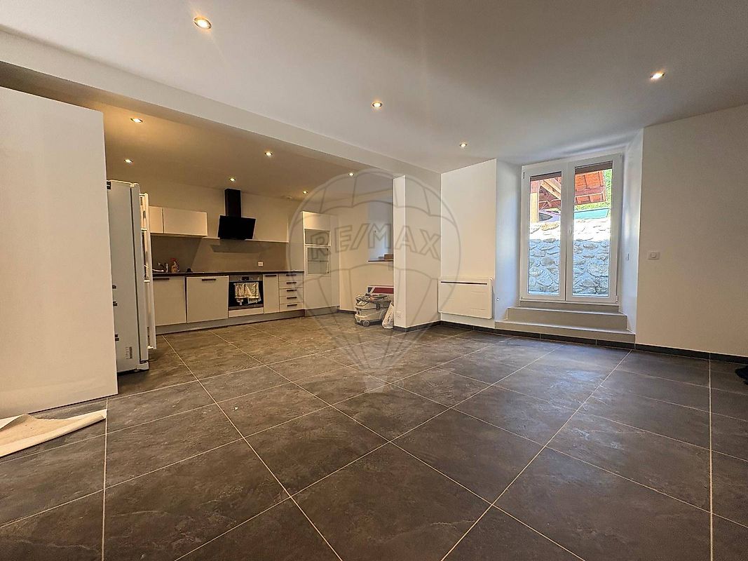 Maison 90 m² · à Pers-Jussy · 90 m² · 1 800 €