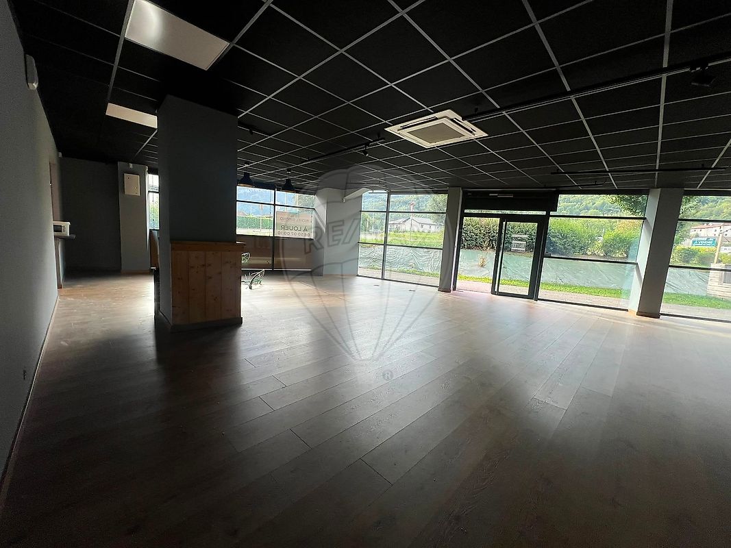 Local d’activité à louer - Marnaz · 207 m² · 2 300 €/mois
