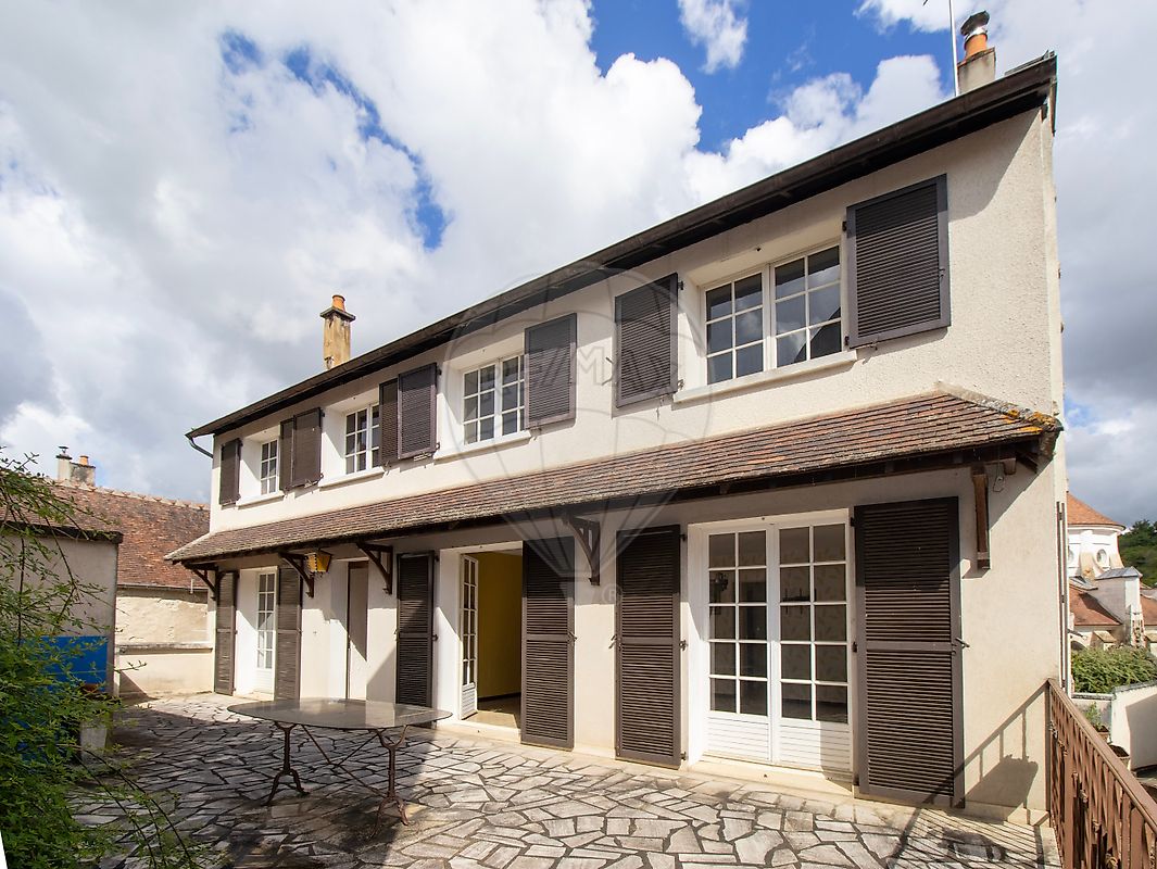 Maison 300 m² · à Irancy · 300 m² · 195 000 €