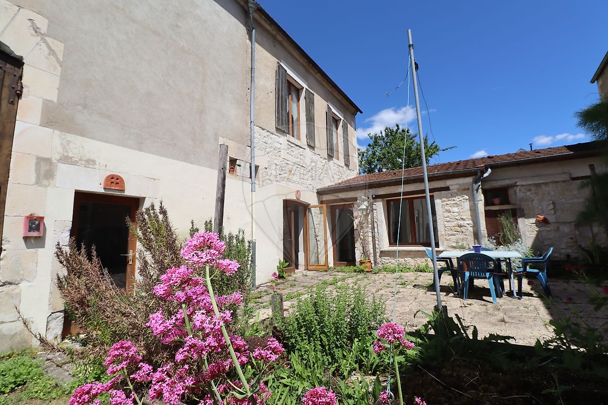 Maison 300 m² · à Champs-sur-Yonne · 300 m² · 220 000 €