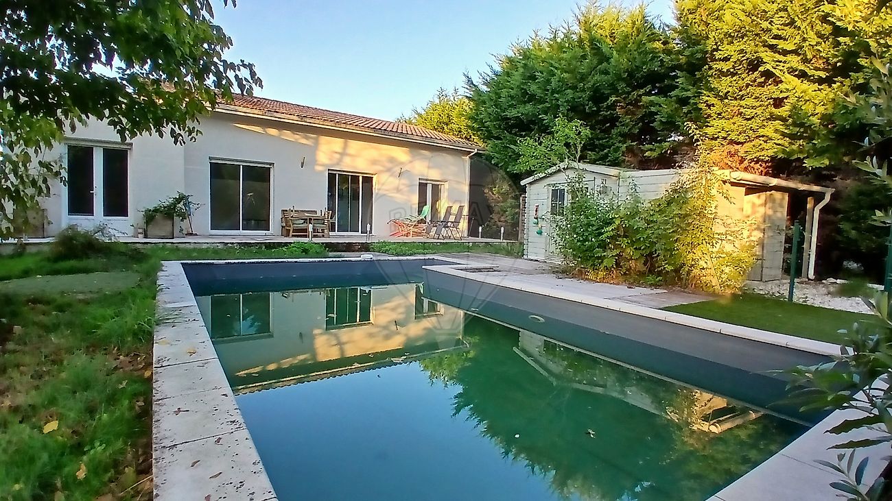 Maison 9 pièces 187 m² · à Saucats · 187 m² · 387 000 €