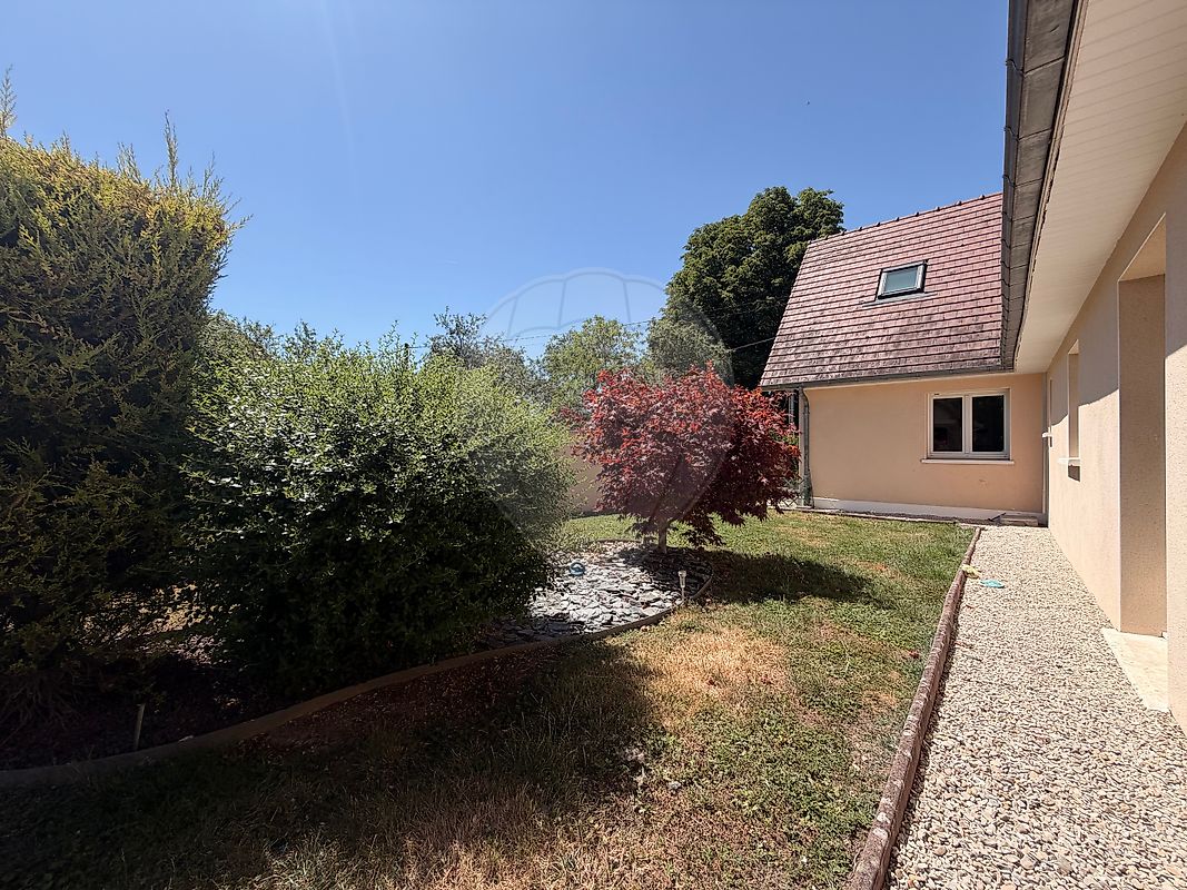 Maison 211 m² · à Saint-Jean-de-Bonneval · 211 m² · 365 000 €