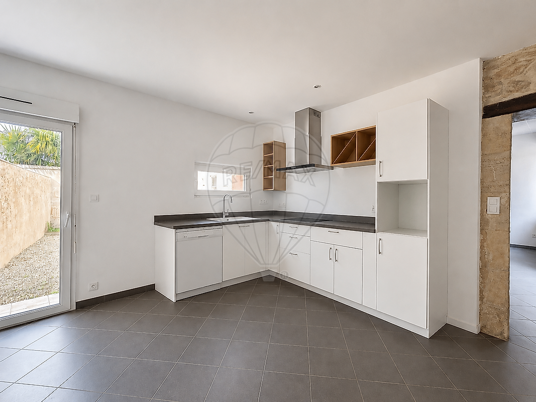 Maison 11 pièces 130 m² · à Cadillac-sur-Garonne · 130 m² · 760 €