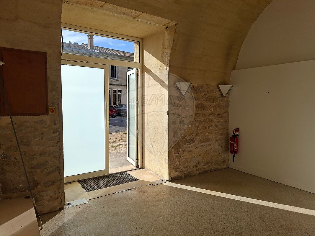 1 pièce 85 m² · à Cadillac-sur-Garonne · 85 m² · 800 €/mois
