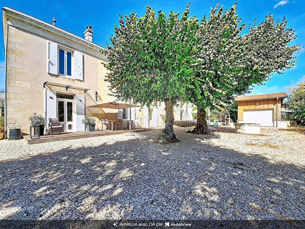 Maison 5 pièces 243 m² · à Loupiac · 243 m² · 675 000 €