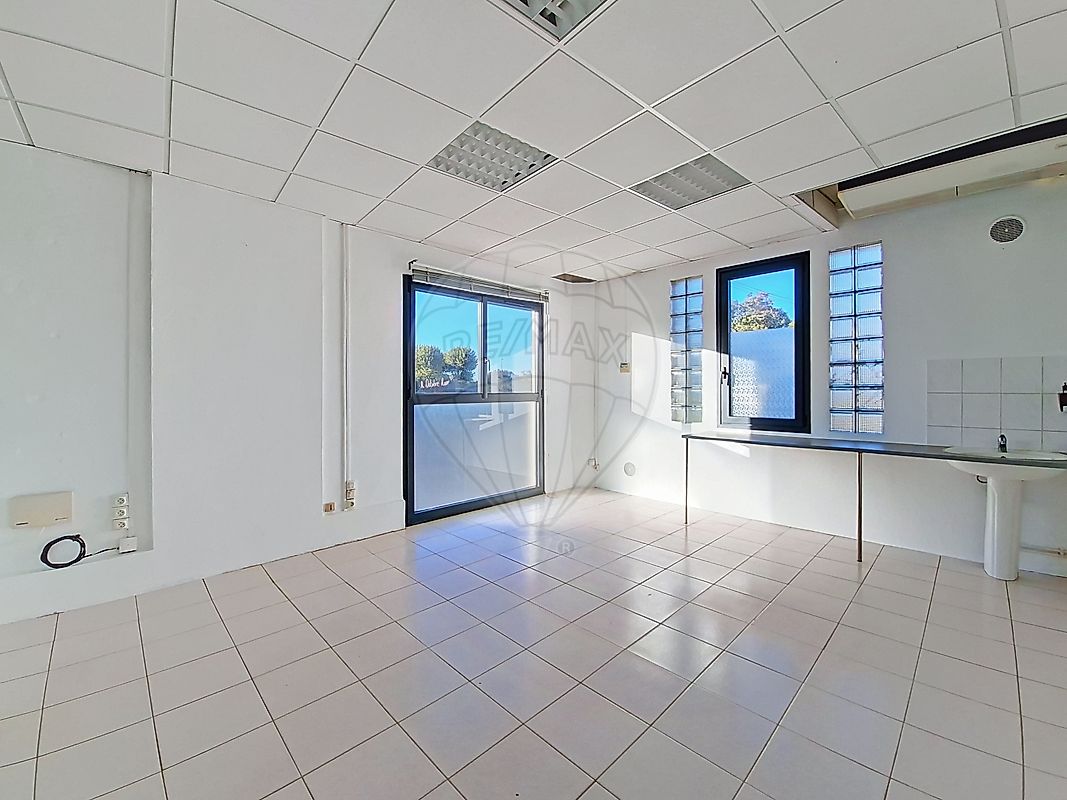 Immobilier pro à louer - Cadillac-sur-Garonne 33410