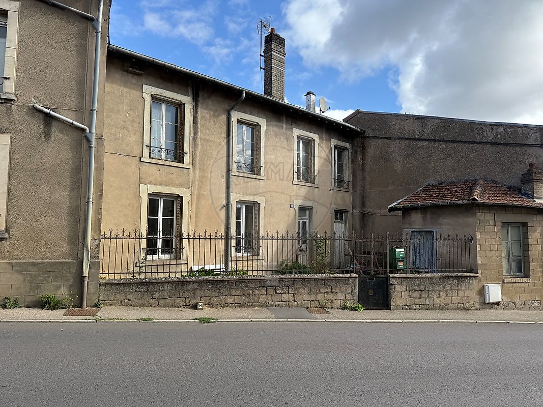 Immeuble 180 m² · à Jarny · 180 m² · 115 900 €